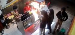 Dua Hijabers Cantik Dikalungi Celurit, Aksi Heroik Pegawai Toko Bikin Begal Kabur