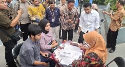 Tinjau SMAN 5 Surabaya, Emil Dardak Temukan Ketidaksesuaian Data PPDB Jatim 2025, Begini Imbasnya!