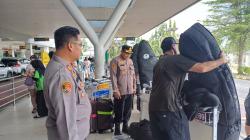 Kapolres Lampung Selatan Pantau Pengamanan Peserta WSL Krui Pro 2025 di Bandara Radin Intan