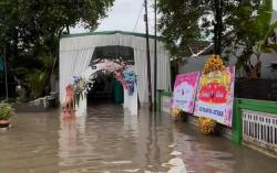 Cerita Pilu Warga Mojokerto, Akad Nikah Terpaksa Pindah ke Masjid, Saat Hajatan Diterjang Banjir