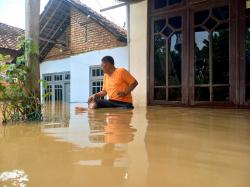 Banjir Besar di Jombang Rendam 5 Kecamatan, Desa Kademangan Terparah Ketinggian Air Capai 2 Meter