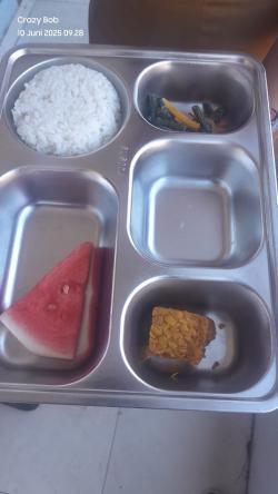 Siswa SD di NTT Protes Menu MBG yang Tidak Lengkap