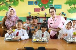 Polda Riau Resmi Luncurkan Program Satuan Pelayanan Pemenuhan Gizi