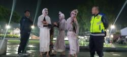 Polisi Ingatkan Manusia Pocong di Lembang,Jangan Berlebihan Saat Menghibur!