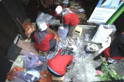 Kisah Sukses Bank Sampah Cakung: Kelola Dua Ton Sampah Berbasis Komunitas