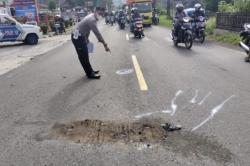 KECELAKAAN MAUT, Dua Pelajar Kendarai Motor Tewas Tabrakan dengan Truk Box di Sumedang