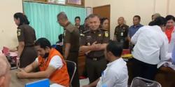 AKBP Fajar, Eks Kapolres Ngada Diserahkan ke Kejari Kota Kupang atas Kasus Kejahatan Seksual Anak