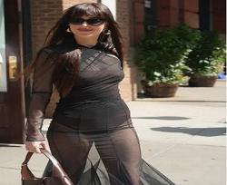 Dakota Johnson Pakai Dress Hitam Transparan, Tampil Lebih Oke usai Putus dari Chris Martin