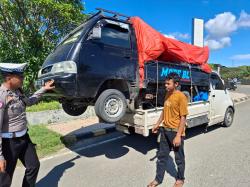 Mobil Muat Mobil Ditilang! Polisi Hentikan Aksi ODOL di Pasangkayu