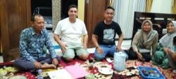 Polsek Karangdadap Pertemukan WNA Asal Nederland yang Mencari Ibu Kandungnya