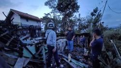 Rumah Warga Ludes Kebakaran, Anggota DPRD Garut Turun Tangan Berikan Bantuan