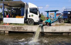 Pompa Pemprov Jateng Berhasil Surutkan Rob di Sayung Demak