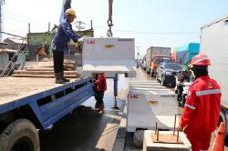 Sayung Demak Macet akibat Banjir Rob, Penutupan U-Turn Depan Polytron Diperkuat dengan Beton