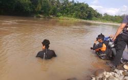 Endang Hanyut di Sungai Progo Magelang, Sempat Nyalakan Api