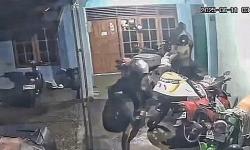 Aksi Pencurian Ban dan Velg Mobil di Palangka Raya Terekam CCTV dan Viral di Media Sosial