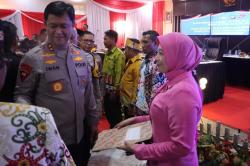 Kapolda Kalteng Semangati Polres Barito Utara, Berikan Bansos untuk Warga