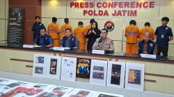 Polda Jatim Bekuk Empat Pelaku Penyebar Konten Asusila di Grup WhatsApp Bertema Gay