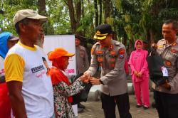 Hari Bhayangkara ke 79 Polres Probolinggo Kota Bagikan Ratusan Sembako