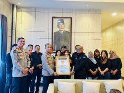 Kapolda Bengkulu Terima Anugerah 