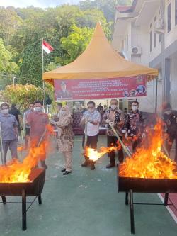 Kejari Aceh Selatan Musnahkan Berbagai Barang Bukti dan Barang Rampasan Inkracht