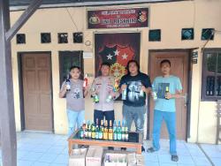 Polsekta Subang Amankan 80 Botol Miras dari Warung di Jalan Kapten Hanafiah