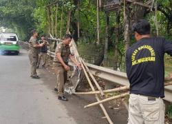Spanduk Komersil Tak Berizin di Kota Tangerang Tertibkan Aparat