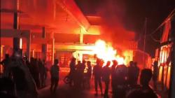 BREAKING NEWS: Kebakaran Hebat 'Pete-Pete' di Area SPBU Kariango Maros
