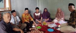 Wakil Bupati Serang Najib Hamas Takziyah ke Rumah Almarhum Pujo Wiatna di Cinangka