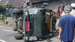 Minibus Pengangkut 15 Tahanan Lapas Tasikmalaya Terguling di Mangunreja, Petugas Dilarikan ke RS