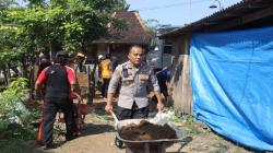 Bedah Rumah Warga Ngrampal, Polres Sragen Bareng Perguruan Silat Jelang Hari Bhayangkara ke-79