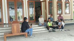 Miris, Pencurian Kotak Amal di Masjid Terekam CCTV dan Viral di Media Sosial