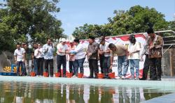 Polres Jombang Tebar 10 Ribu Bibit Ikan Nila, Ingin Ciptakan Ketahanan Pangan di Desa Mojokrapak