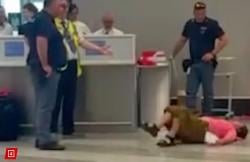 Viral Penumpang Guling-Guling di Bandara, Usai Ditegur Petugas Gegara Koper Kelebihan Berat