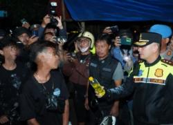 Tekan Kenakalan Remaja di Kota Cirebon, Petugas Gelar Razia Gabungan, Ini Hasilnya