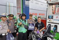 Dukung Energi Bersih, ELPI Bagikan Pertamax Green Gratis ke 330 Ojol di Surabaya