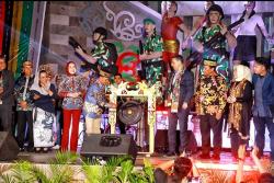 Gubernur Kalteng Resmikan Car Free Night Huma Betang Night di Bundaran Besar Palangka Raya