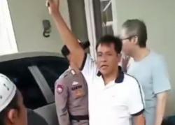 Warga Bandung Geruduk Rumah Diduga Penista Agama, Dua Orang Diamankan Polisi