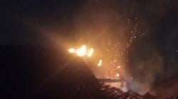 Rumah Warga Cipajaran Tasikmalaya Terbakar di Tengah Malam, Diduga Akibat Korsleting Listrik