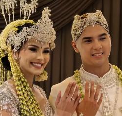 Dalam Balutan Busana Adat Sunda, Al Ghazali dan Alyssa Daguise Resmi Jadi Suami Istri