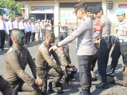 Kapolres Purbalingga Tutup Latkatpuan dan Pimpin Pembaretan Personel Satsamapta