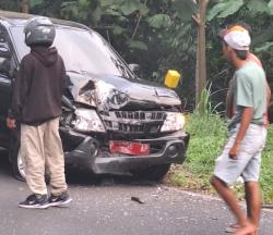 Isuzu Panther Mobil Dinas Pemkab Bondowoso Terlibat Kecelakaan Hingga Ringsek