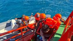 Kapal Nelayan Mati Mesin di Selat Rote, 8 Penumpang Berhasil Diselamatkan Tim SAR