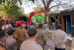 Deretan 3 Posko Ormas di Mustika Jaya Bekasi Kota Dirobohkan Petugas, Tersisa Mushola Kecil