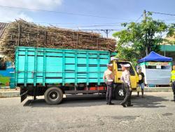 Operasi ODOL di Karanganyar, Puluhan Pengemudi Truk Dapat Peringatan Serius