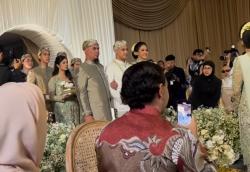 Mengharukan !! Momen Ahmad Dhani dan Maia Estianty Iringi Al Ghazali ke Akad Nikah