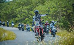 Off-Road vs Aspal! Adu Nyali Biker di Touring 140 Km Ontahood Honda Big Bike