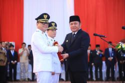 Resmi Lantik Bupati dan Wakil Bupati Empat Lawang, Gubernur Herman Deru Ingatkan Tantangan Soal APBD