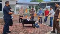 Kejari Bangka Barat Musnahkan Barang Bukti dari 35 Perkara 