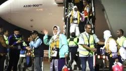 Kloter Pertama Jamaah Haji Embarkasi Balikpapan Tiba, Diwarnai Suasana Haru dan Sujud Syukur