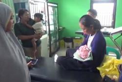Geger! Bayi Laki-laki Ditemukan dalam Kardus di Warung Kosong Tulang Bawang, Masih Bertali Pusar
